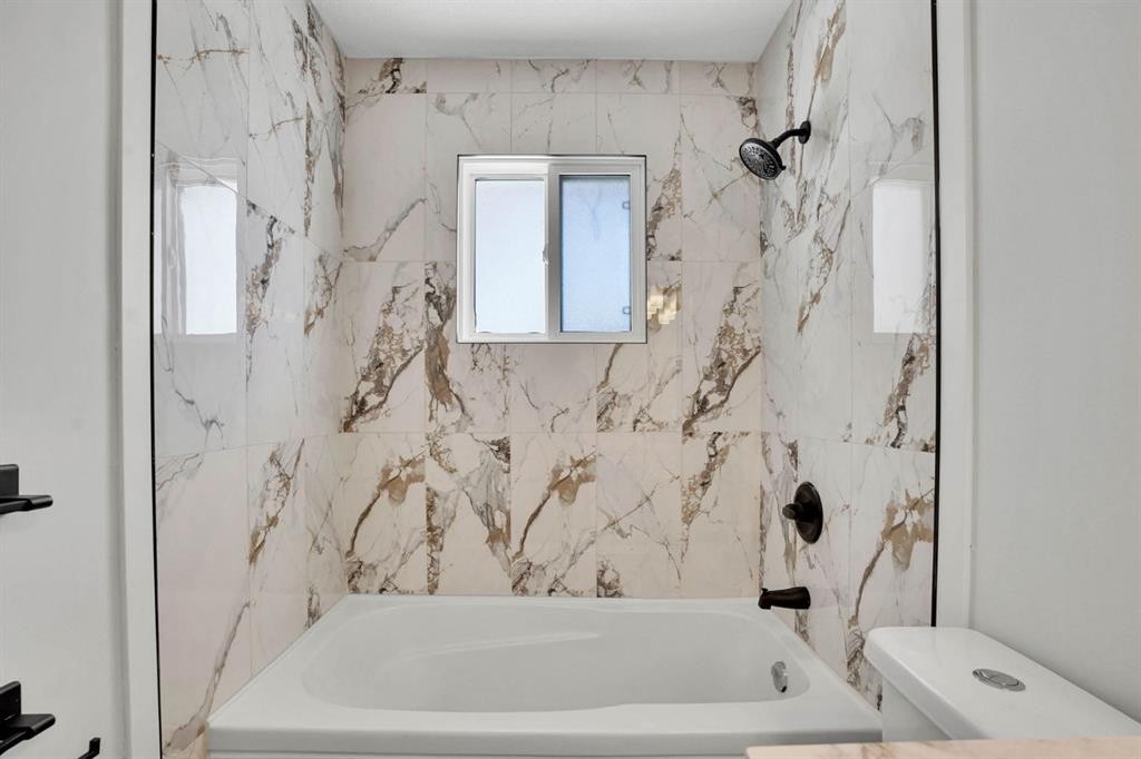 363 Templeside Circle Ne, Calgary, AB - Indoor Photo Showing Bathroom