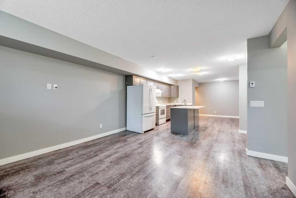 12-606 Lakeside Boulevard, Strathmore, AB - Indoor Photo Showing Other Room