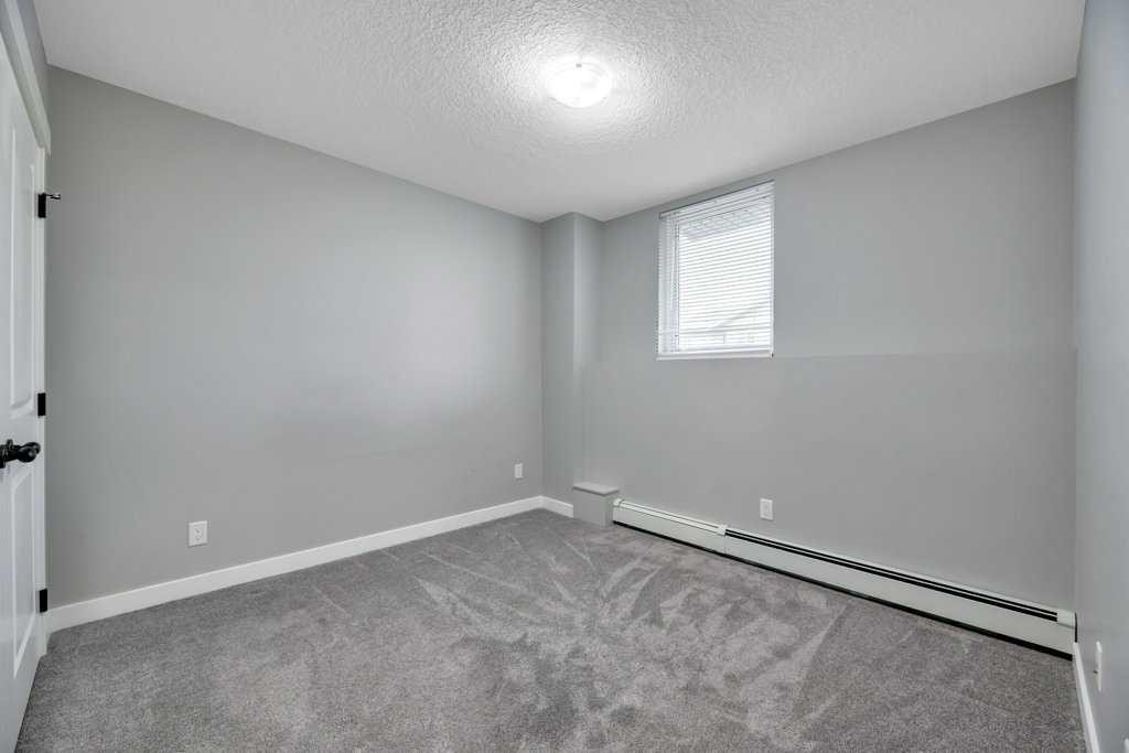 12-606 Lakeside Boulevard, Strathmore, AB - Indoor Photo Showing Other Room