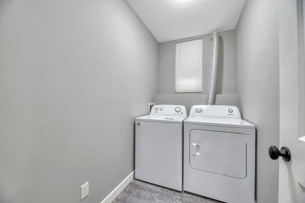 12-606 Lakeside Boulevard, Strathmore, AB - Indoor Photo Showing Laundry Room
