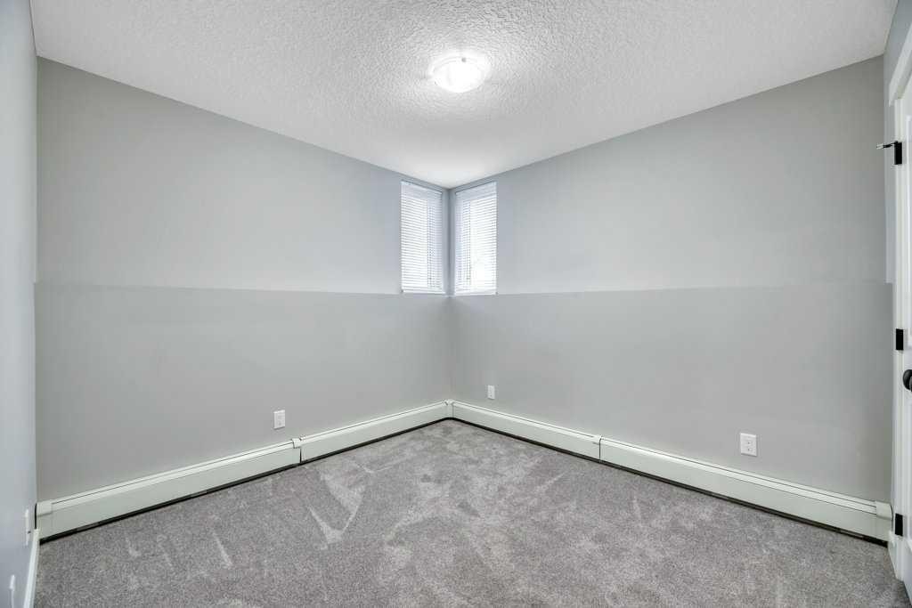12-606 Lakeside Boulevard, Strathmore, AB - Indoor Photo Showing Other Room