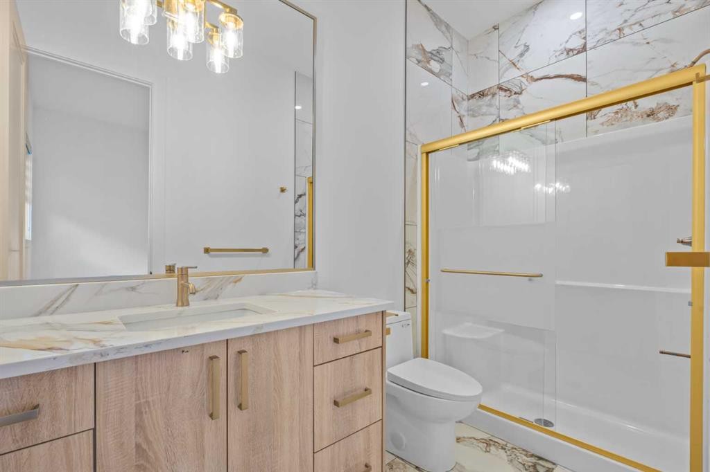 230 Royal Birch View Nw, Calgary, AB - Indoor Photo Showing Bathroom