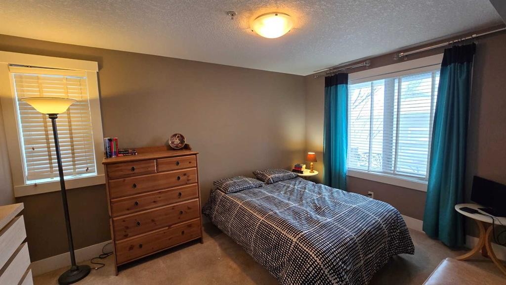 128-500 Rocky Vista Gardens Nw, Calgary, AB - Indoor Photo Showing Bedroom