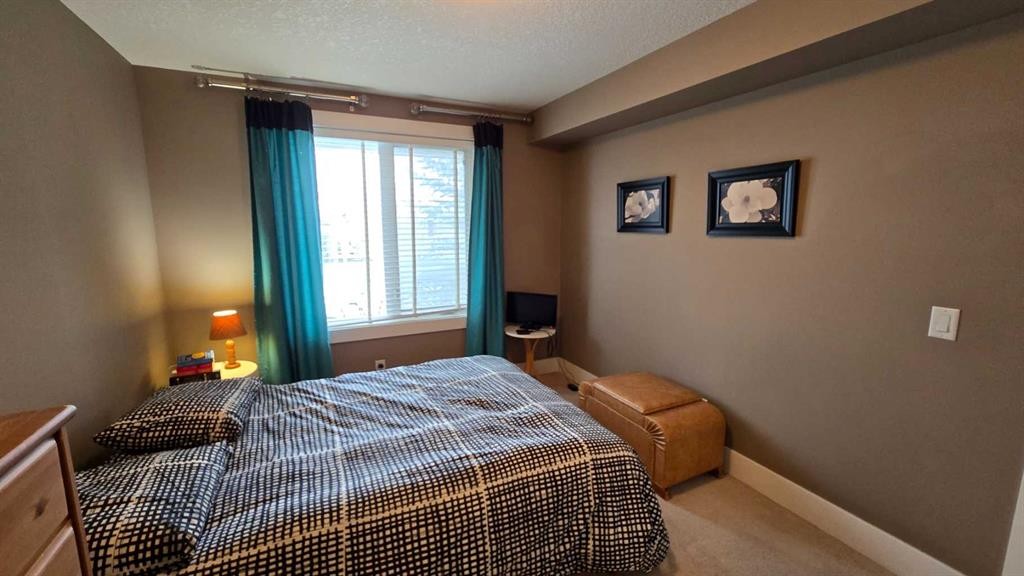 128-500 Rocky Vista Gardens Nw, Calgary, AB - Indoor Photo Showing Bedroom