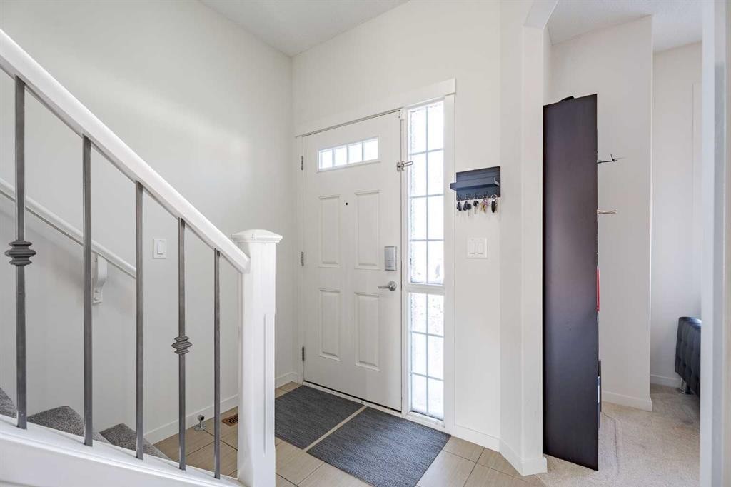 29 Evansridge Circle Nw, Calgary, AB - Indoor Photo Showing Other Room