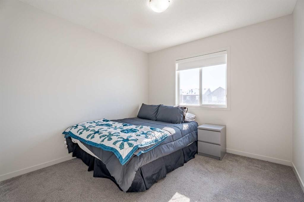 29 Evansridge Circle Nw, Calgary, AB - Indoor Photo Showing Bedroom
