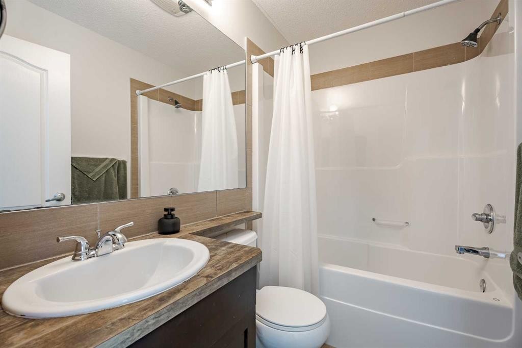 29 Evansridge Circle Nw, Calgary, AB - Indoor Photo Showing Bathroom