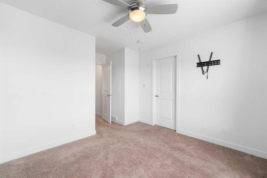 118 Evanscrest Manor Nw, Calgary, AB - Indoor Photo Showing Other Room