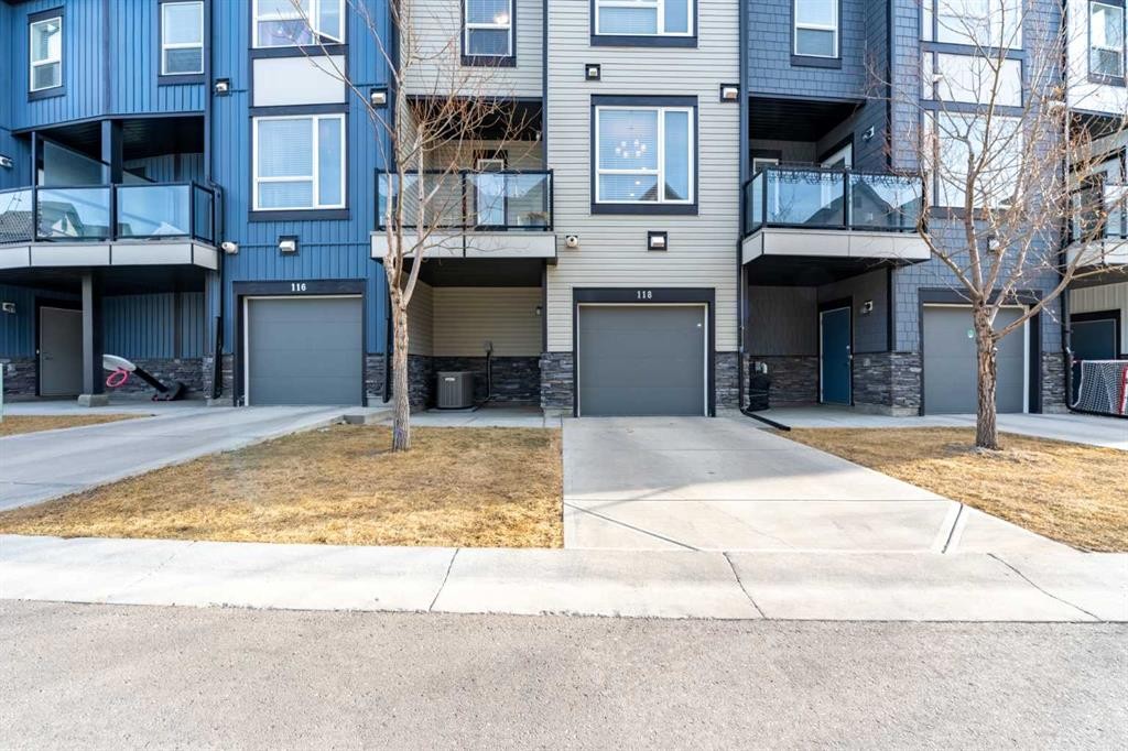 118 Evanscrest Manor Nw, Calgary, AB - Outdoor With Balcony With Facade