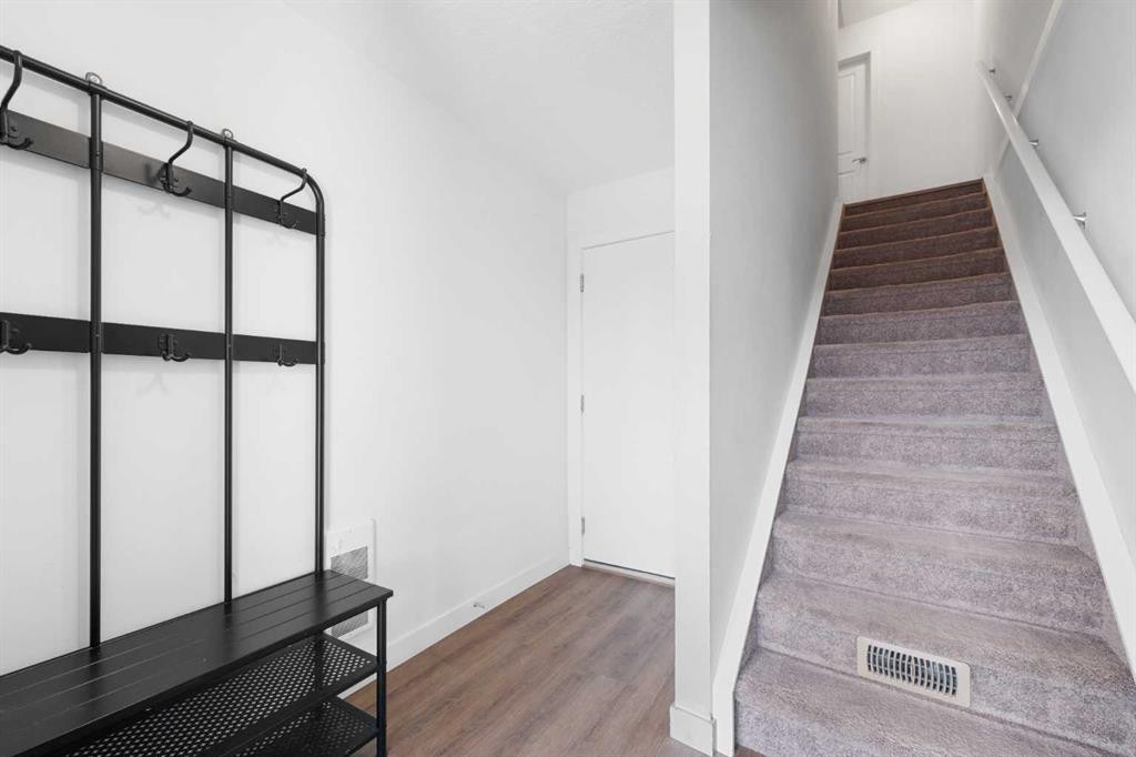 118 Evanscrest Manor Nw, Calgary, AB - Indoor Photo Showing Other Room