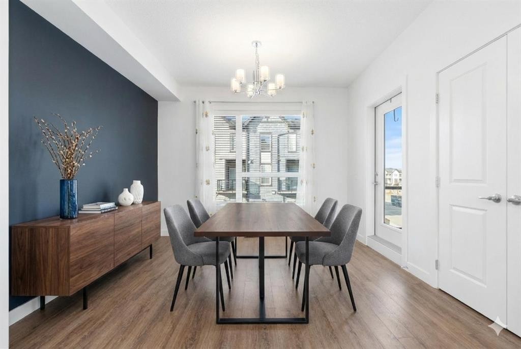 118 Evanscrest Manor Nw, Calgary, AB - Indoor Photo Showing Dining Room