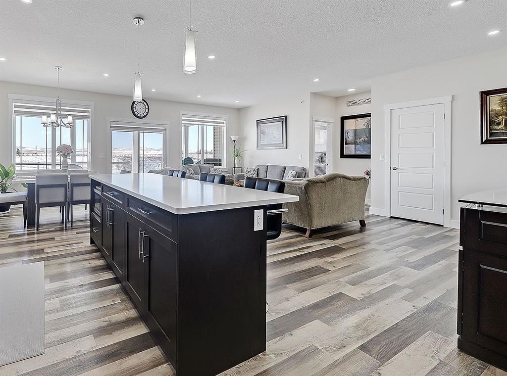 125 Westview Drive, Nanton, AB - Indoor Photo Showing Kitchen With Upgraded Kitchen