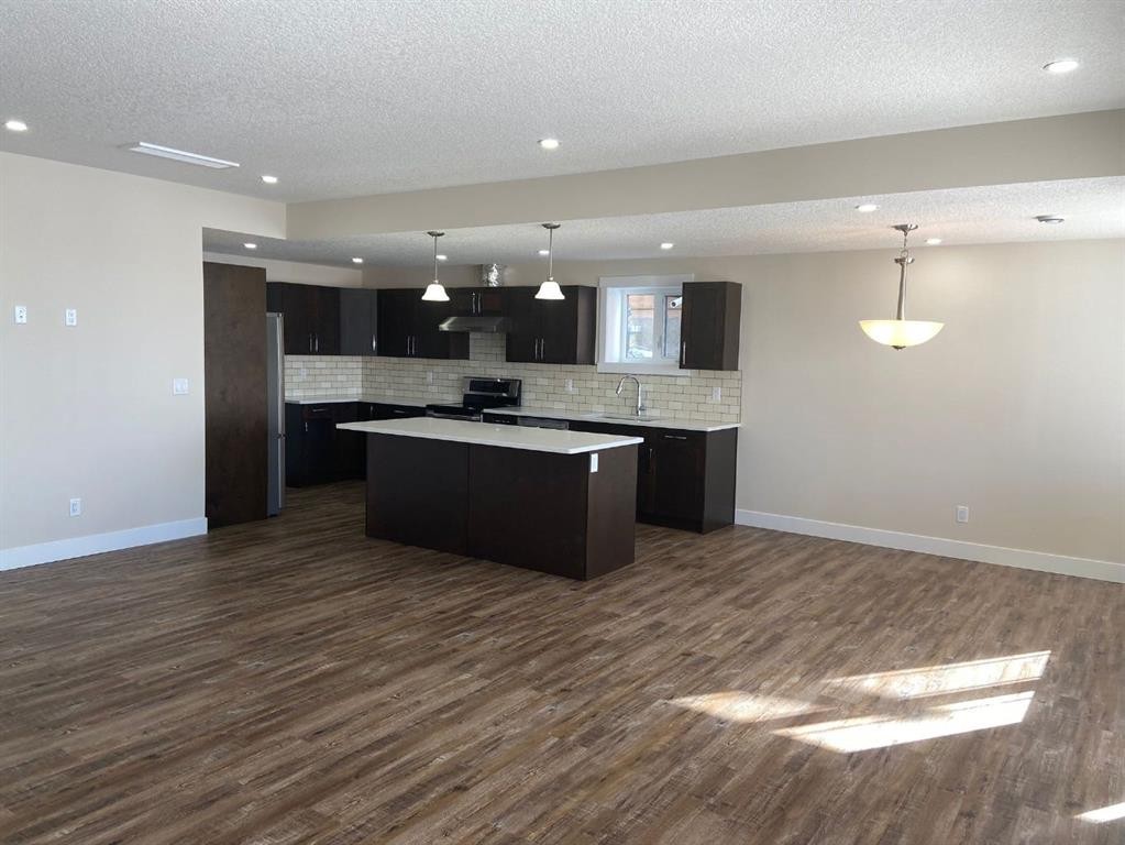 125 Westview Drive, Nanton, AB - Indoor Photo Showing Kitchen With Upgraded Kitchen