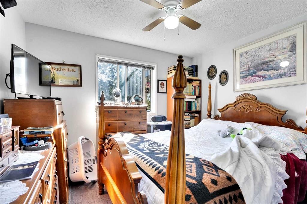 203-21 Dover Point Se, Calgary, AB - Indoor Photo Showing Bedroom