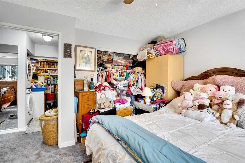 203-21 Dover Point Se, Calgary, AB - Indoor Photo Showing Bedroom