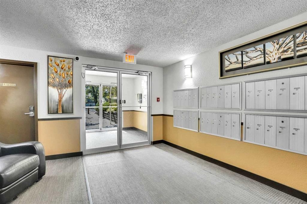 203-21 Dover Point Se, Calgary, AB - Indoor Photo Showing Other Room