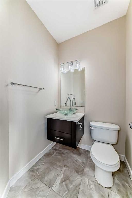 437 Redstone Grove Ne, Calgary, AB - Indoor Photo Showing Bathroom