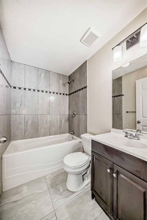 437 Redstone Grove Ne, Calgary, AB - Indoor Photo Showing Bathroom