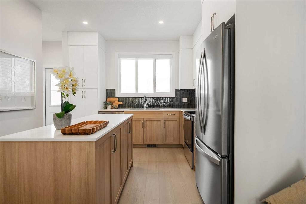 14406 15 Street Ne, Calgary, AB - Indoor Photo Showing Kitchen