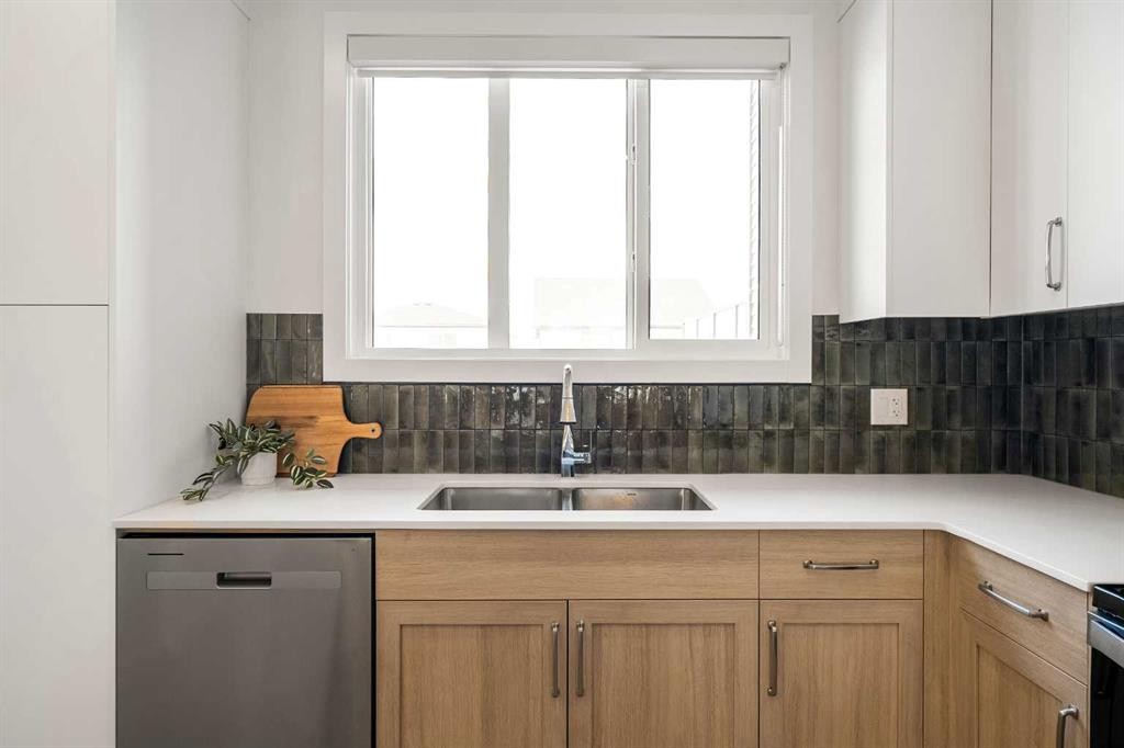 14406 15 Street Ne, Calgary, AB - Indoor Photo Showing Kitchen With Double Sink