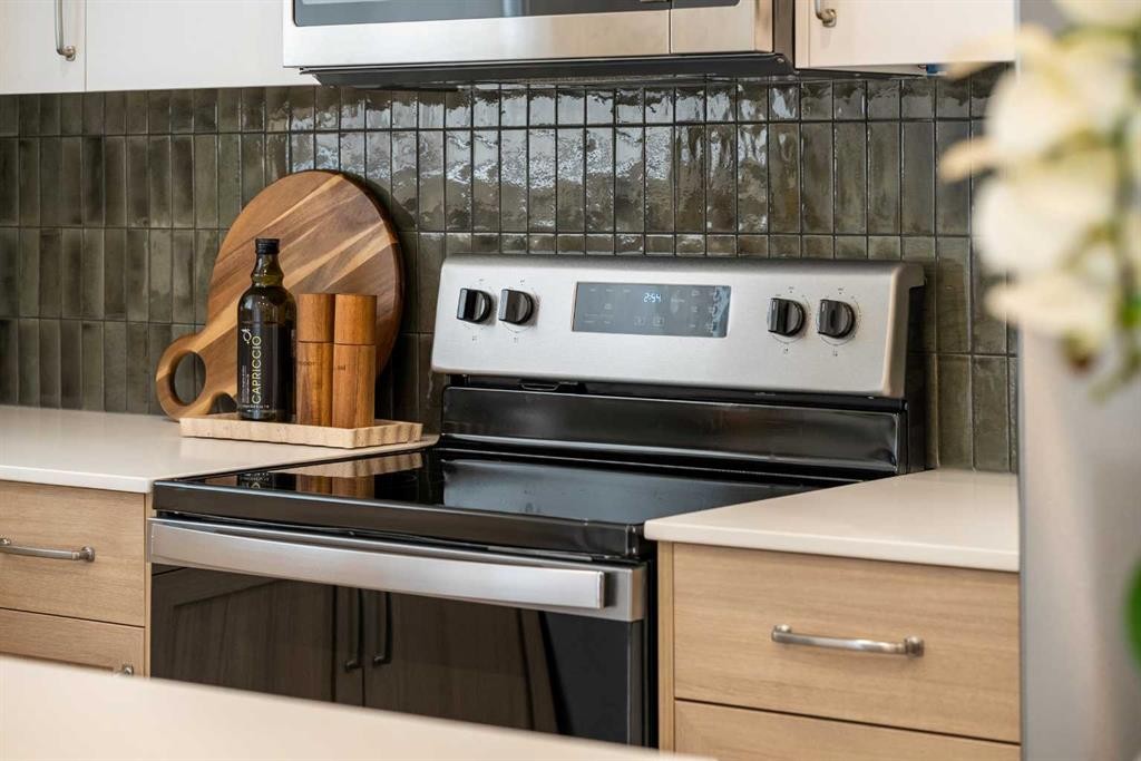 14406 15 Street Ne, Calgary, AB - Indoor Photo Showing Kitchen