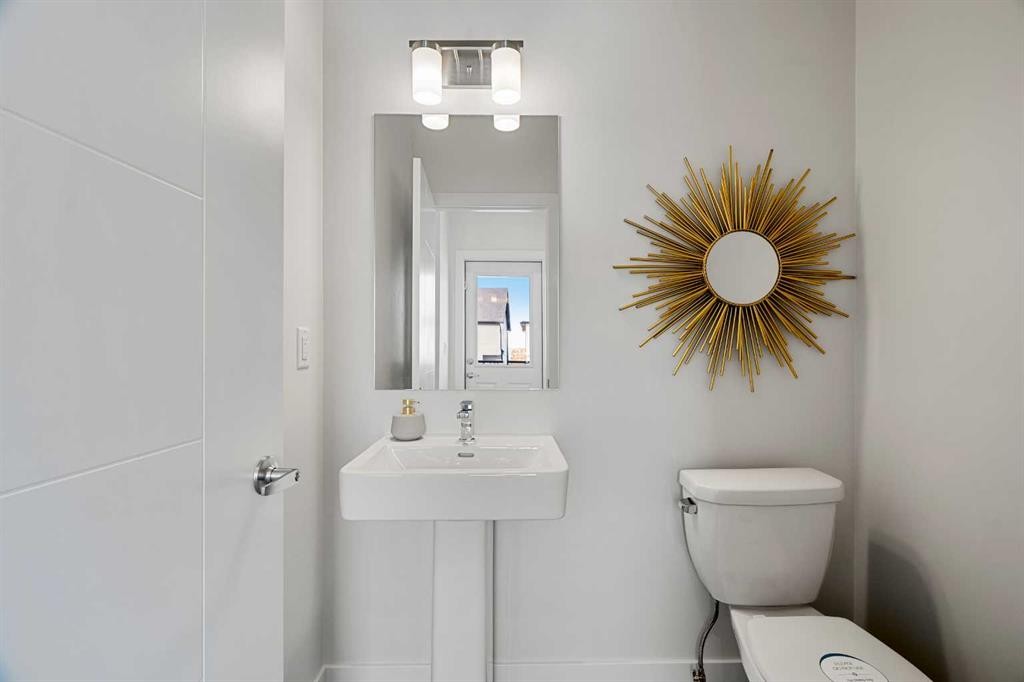 14406 15 Street Ne, Calgary, AB - Indoor Photo Showing Bathroom