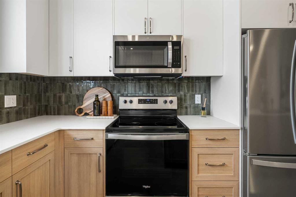 14406 15 Street Ne, Calgary, AB - Indoor Photo Showing Kitchen With Upgraded Kitchen