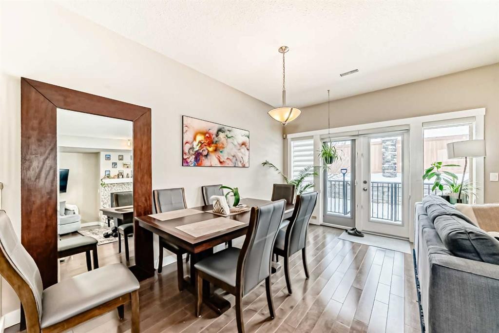 106 Cougar Ridge Landing Sw, Calgary, AB - Indoor Photo Showing Dining Room