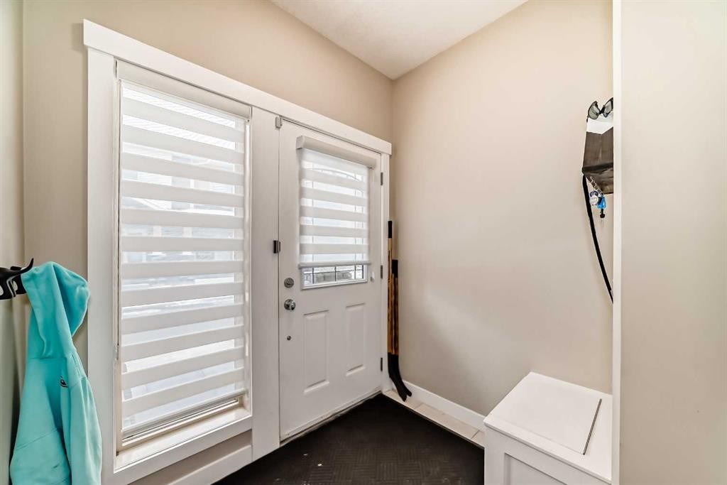 106 Cougar Ridge Landing Sw, Calgary, AB - Indoor Photo Showing Other Room