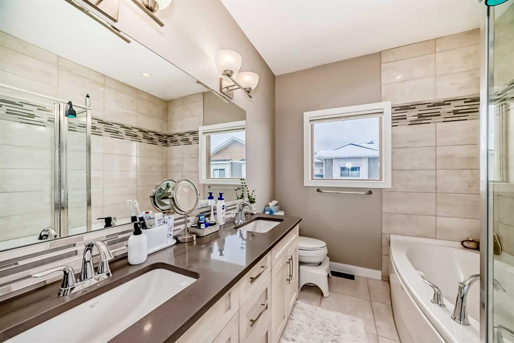 106 Cougar Ridge Landing Sw, Calgary, AB - Indoor Photo Showing Bathroom