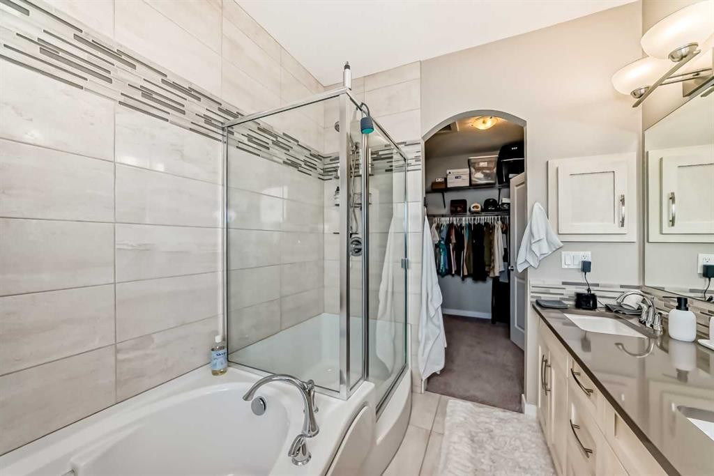 106 Cougar Ridge Landing Sw, Calgary, AB - Indoor Photo Showing Bathroom