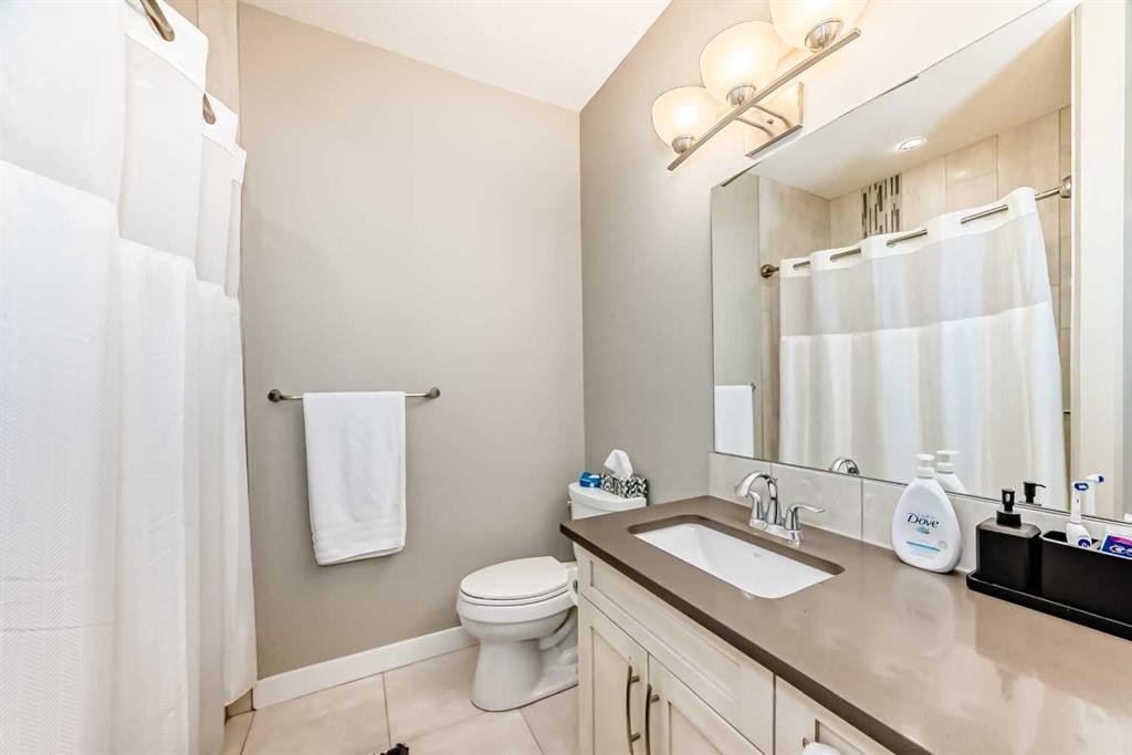 106 Cougar Ridge Landing Sw, Calgary, AB - Indoor Photo Showing Bathroom