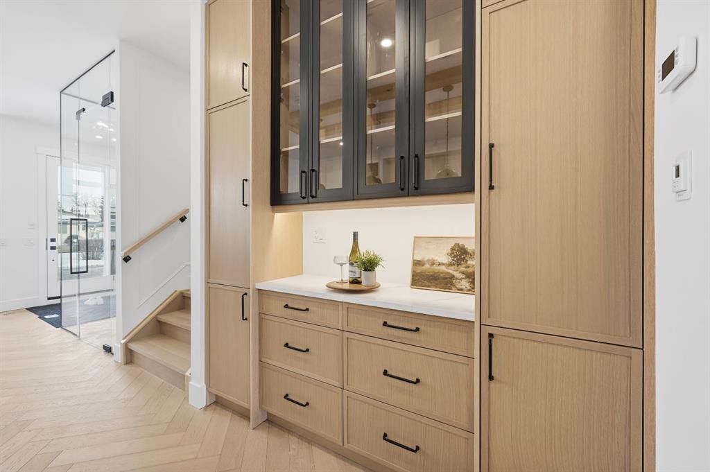 907 36 Street Nw, Calgary, AB - Indoor Photo Showing Other Room