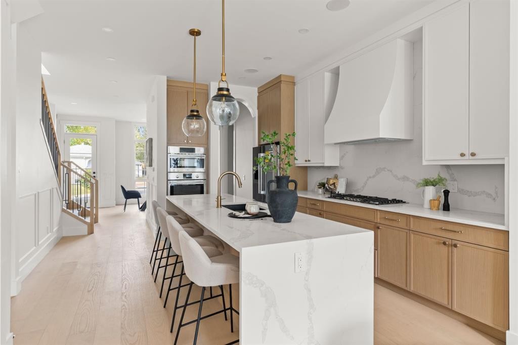 907 36 Street Nw, Calgary, AB - Indoor Photo Showing Kitchen With Upgraded Kitchen