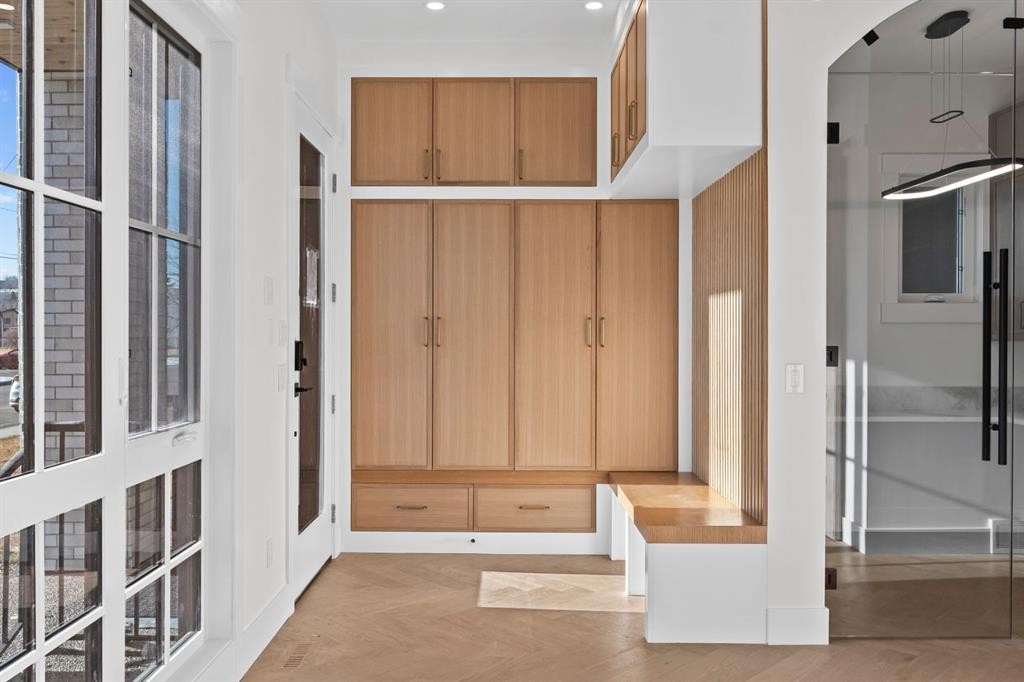 907 36 Street Nw, Calgary, AB - Indoor Photo Showing Other Room