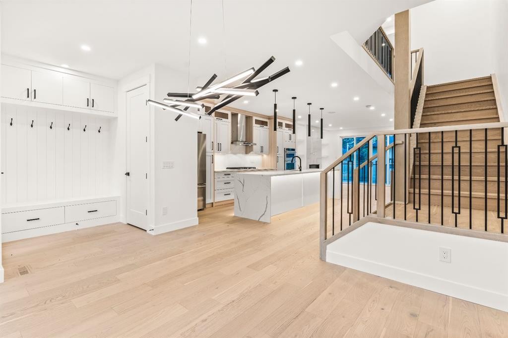 907 36 Street Nw, Calgary, AB - Indoor Photo Showing Other Room