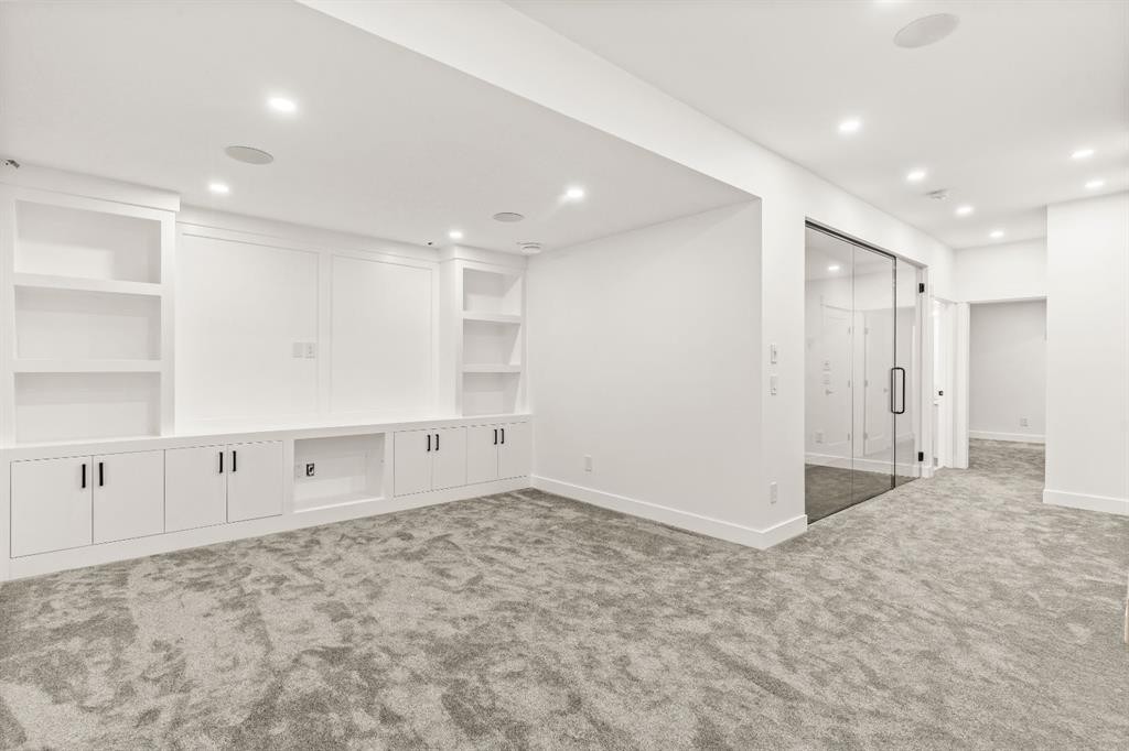 907 36 Street Nw, Calgary, AB - Indoor Photo Showing Other Room