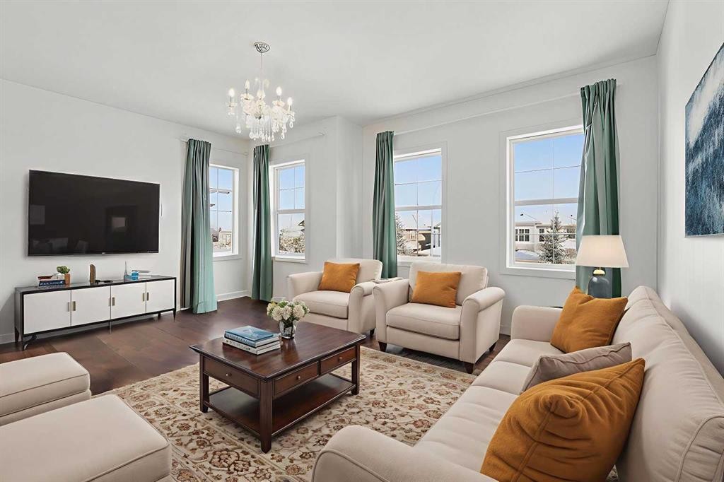 47 Everbrook Crescent Sw, Calgary, AB - Indoor Photo Showing Living Room