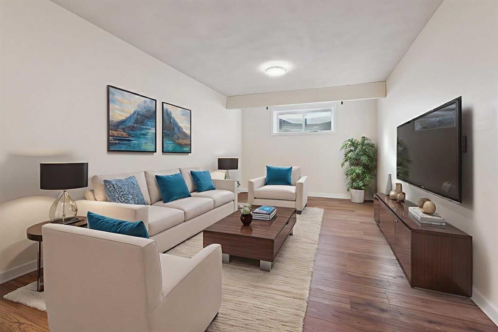 47 Everbrook Crescent Sw, Calgary, AB - Indoor Photo Showing Living Room