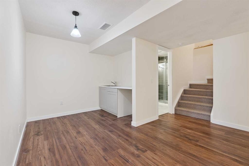47 Everbrook Crescent Sw, Calgary, AB - Indoor Photo Showing Other Room