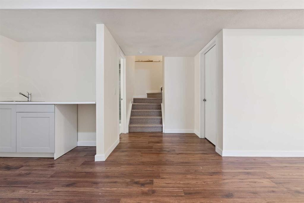 47 Everbrook Crescent Sw, Calgary, AB - Indoor Photo Showing Other Room