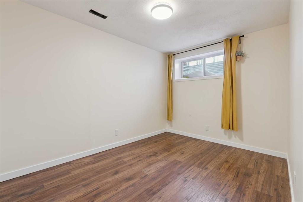 47 Everbrook Crescent Sw, Calgary, AB - Indoor Photo Showing Other Room