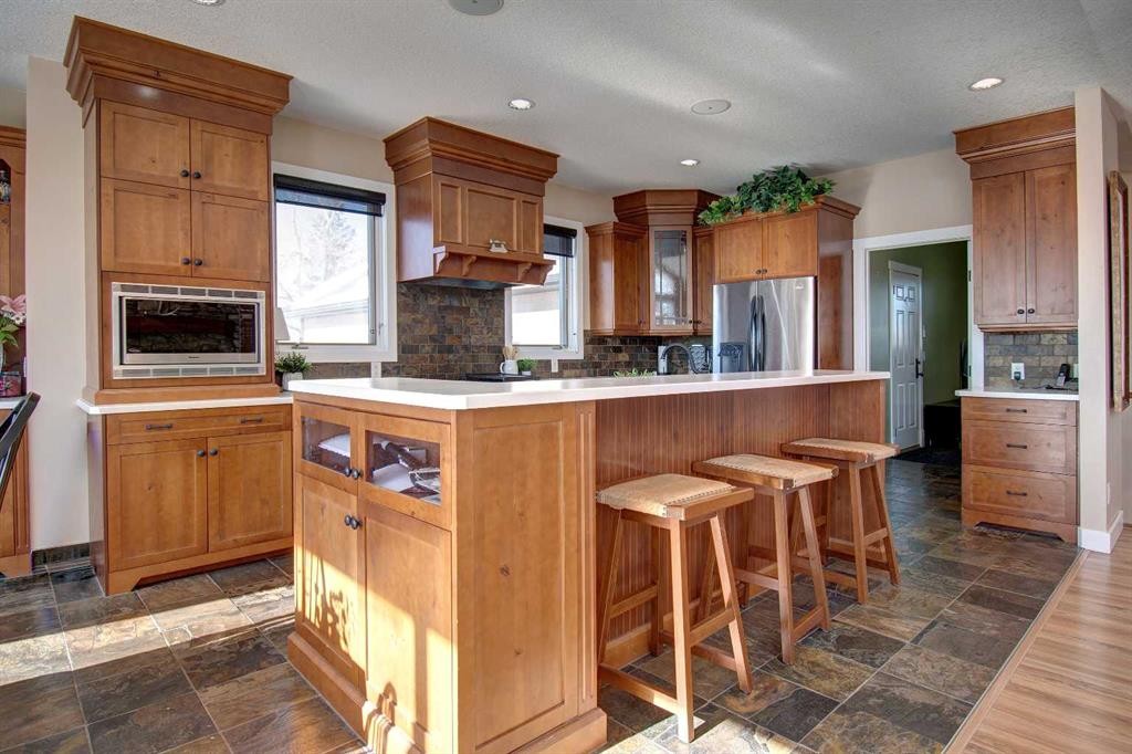 274181 Range Road 23, Rural Rocky View County, AB - Indoor Photo Showing Kitchen