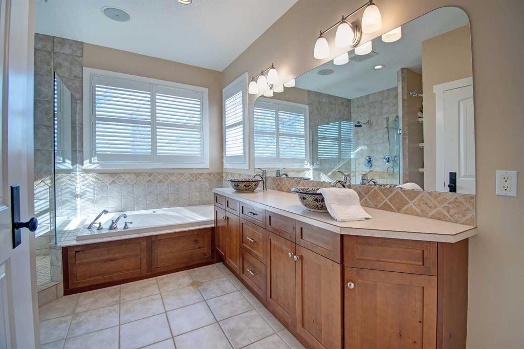 274181 Range Road 23, Rural Rocky View County, AB - Indoor Photo Showing Bathroom
