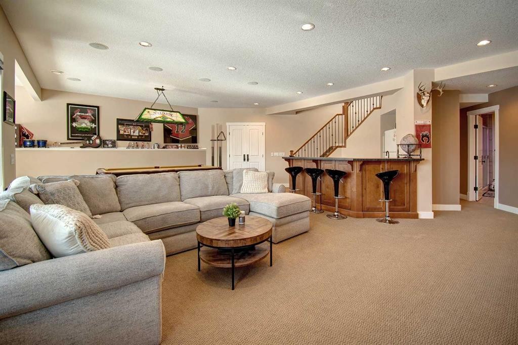 274181 Range Road 23, Rural Rocky View County, AB - Indoor Photo Showing Living Room