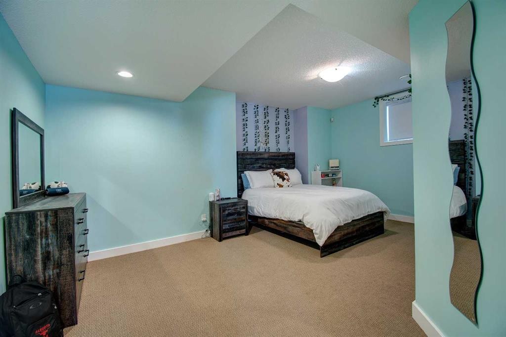 274181 Range Road 23, Rural Rocky View County, AB - Indoor Photo Showing Bedroom