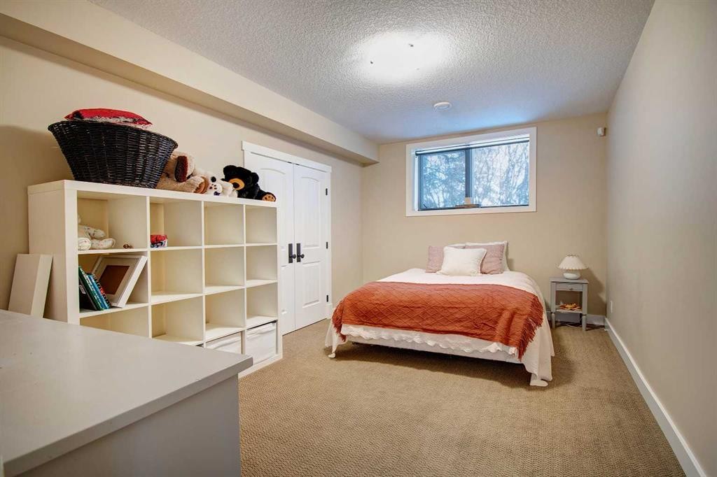 274181 Range Road 23, Rural Rocky View County, AB - Indoor Photo Showing Bedroom