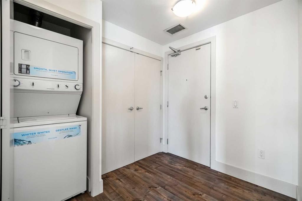 327-955 Mcpherson Road Ne, Calgary, AB - Indoor Photo Showing Laundry Room