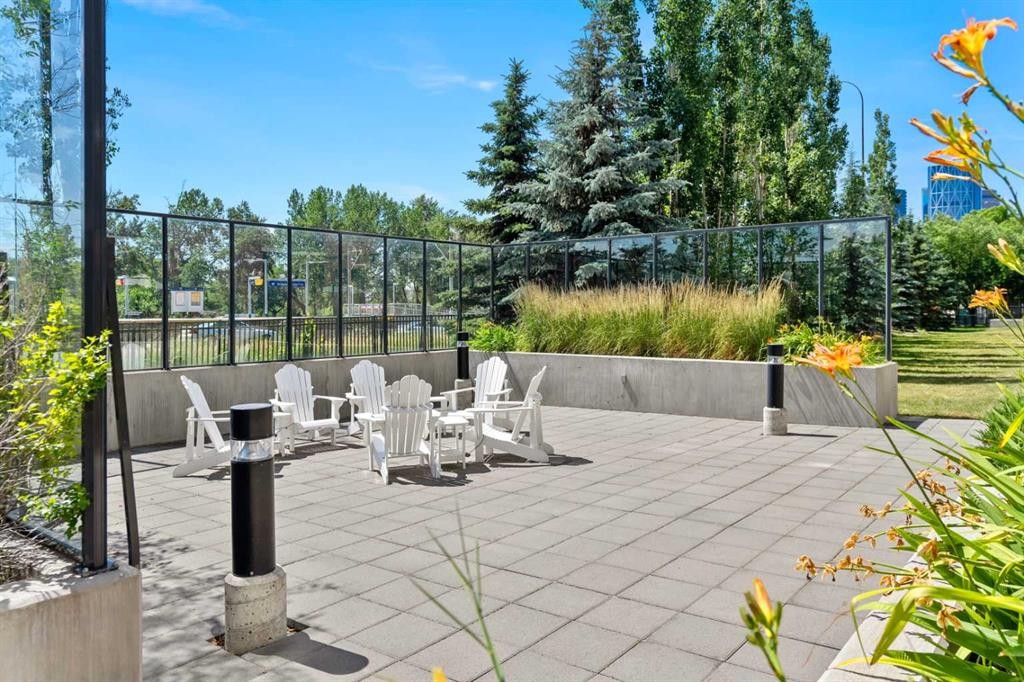 327-955 Mcpherson Road Ne, Calgary, AB - Outdoor