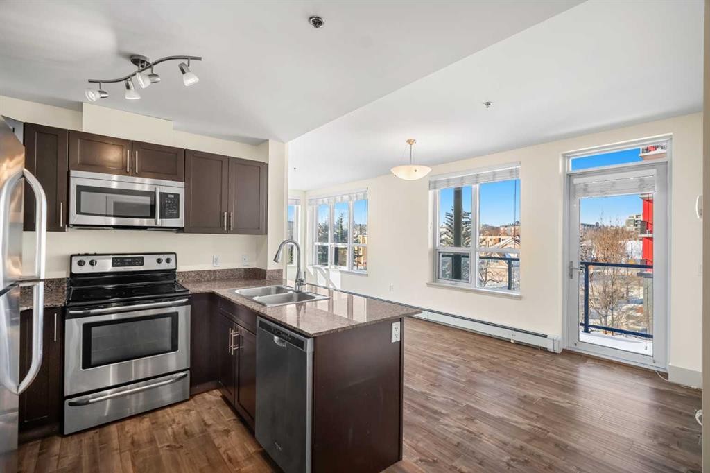 327-955 Mcpherson Road Ne, Calgary, AB - Indoor Photo Showing Kitchen With Double Sink With Upgraded Kitchen